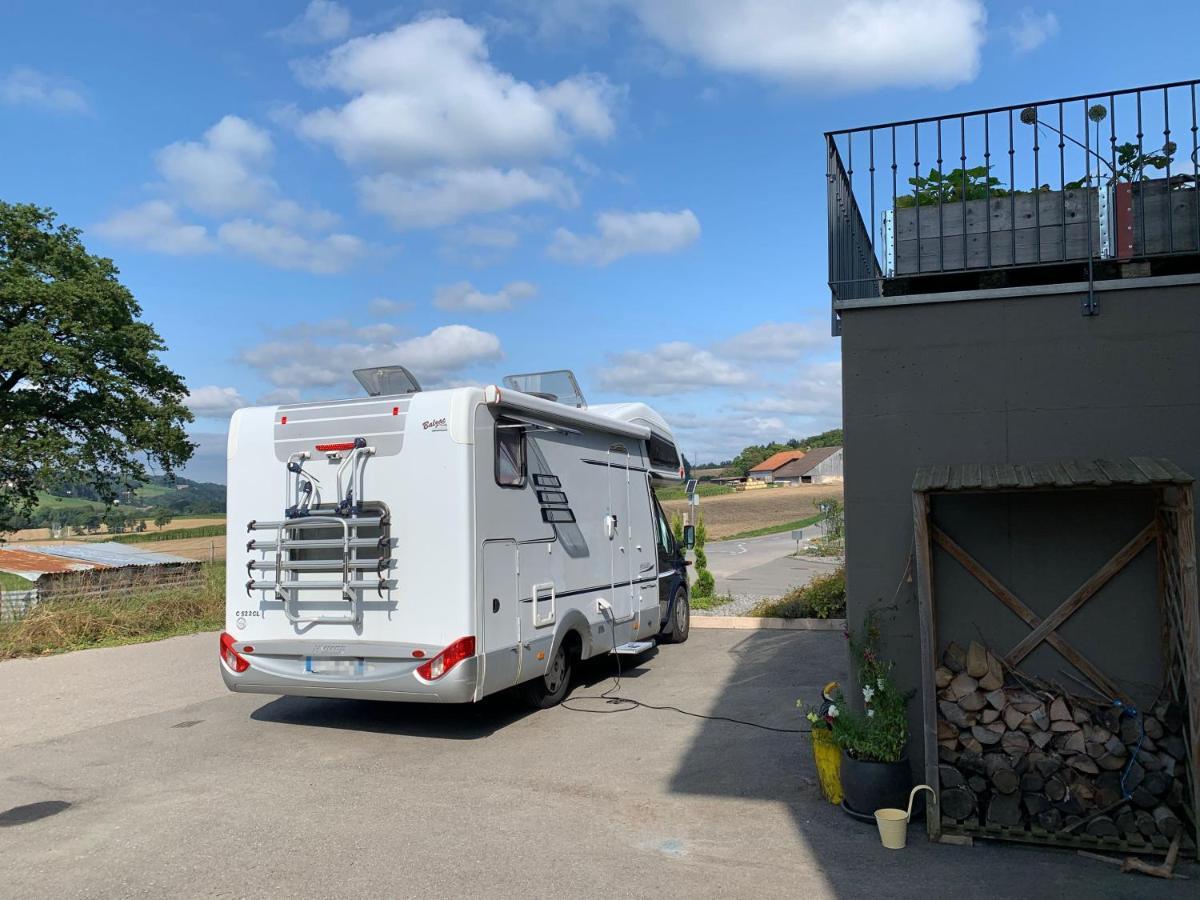 C&C motorhome/RV/caravan/van park La Sonnaz Esterno foto