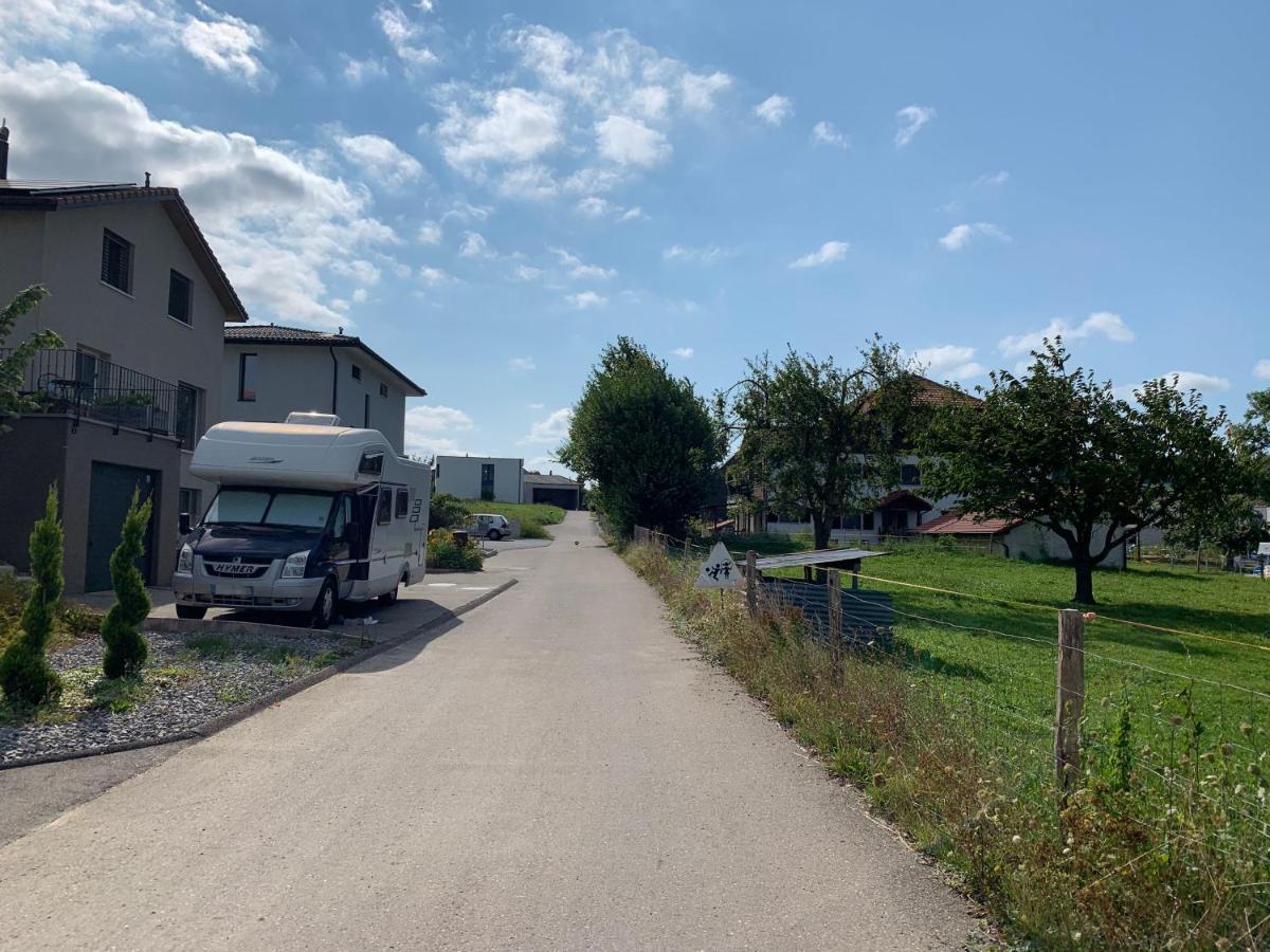 C&C motorhome/RV/caravan/van park La Sonnaz Esterno foto